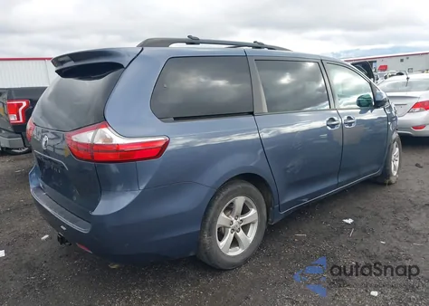 2015 Toyota Sienna Le 8 Passenger z USA, uszkodzony, nr VIN 5TDKK3DCXFS619526